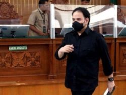 Di Persidangan, JPU Perlihatkan Senpi Ilegal Dito Mahendra