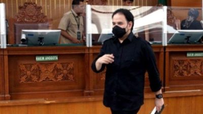 Di Persidangan, JPU Perlihatkan Senpi Ilegal Dito Mahendra