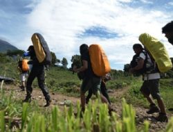 5 Pendaki Ilegal Dilarang Naik Gunung Selama 5 Tahun