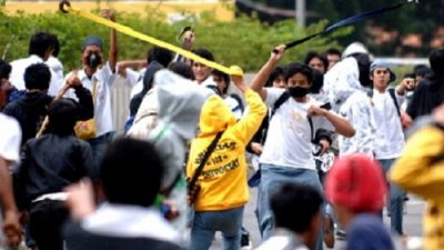 Remaja Zaman Now, Tawuran Aja Live Instagram