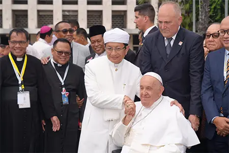 Imam Besar Masjid Isiqlal Nasaruddin Umar saat bertemu Paus Fransiskus, pemimpin tertinggi Gereja Katolik sedunia di Masjid Istiqlal Kamis, 5 September 2024 pagi
