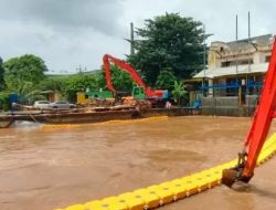 Pintu Air Pasar Ikan Siaga 2, Warga Diperingatkan untuk Tetap Waspada