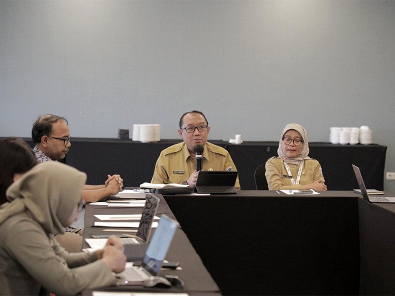 diskusi yang digelar Dinas Lingkungan Hidup DKI Jakarta mengundang BMKG, BRIN, akademisi, serta organisasi masyarakat sipil (Civil Society Organization) untuk membahas strategi menghadapi penurunan kualitas udara saat musim kemarau.