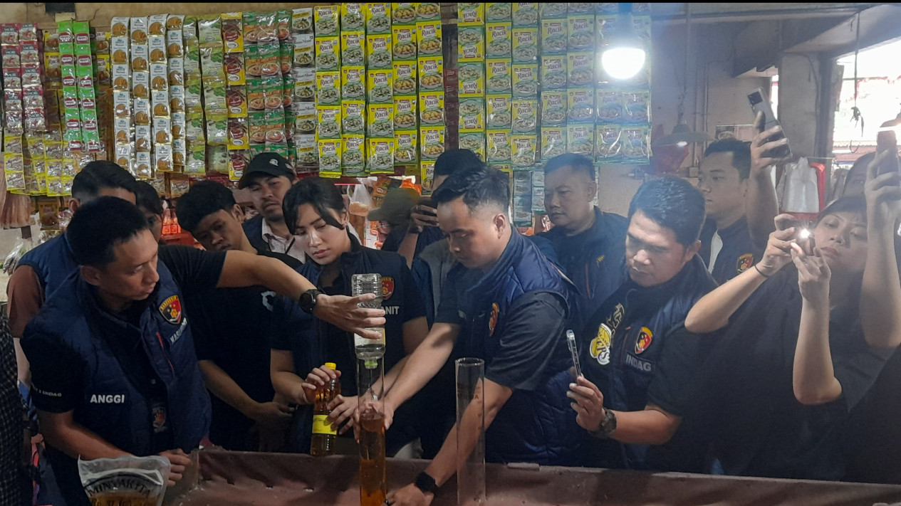 Polda Metro Temukan MinyaKita di Pasar Kemayoran Tak Sesuai Label, Hanya 800 Ml.