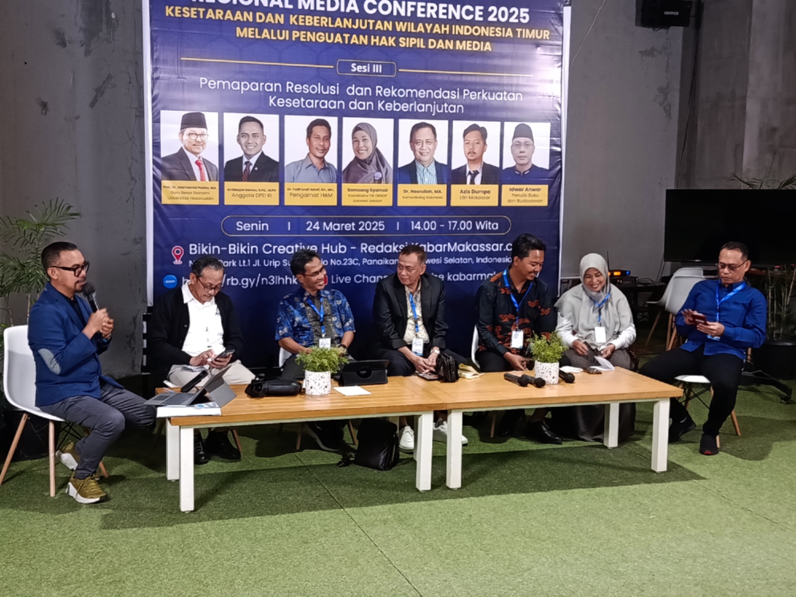 Diskusi menghadirkan pembicara sebagai pemantik yang berasal dari berbagai unsur.