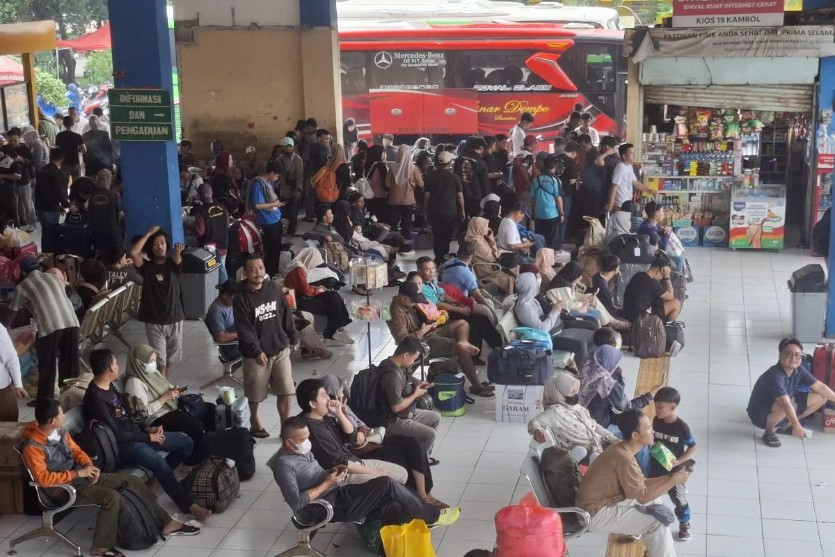 1.458 pemudik berangkat dari Terminal Kampung Rambutan.
