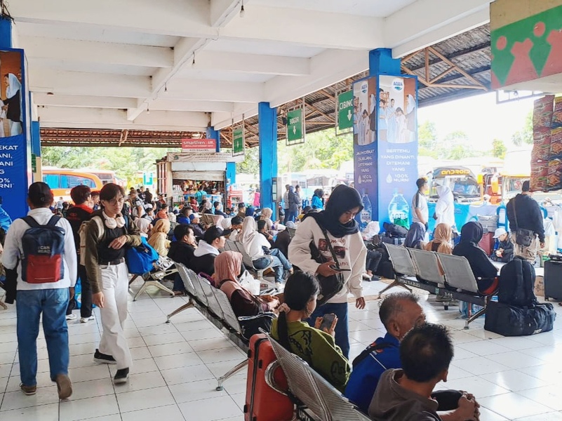 Terminal Kampung Rambutan Jakarta Timur.