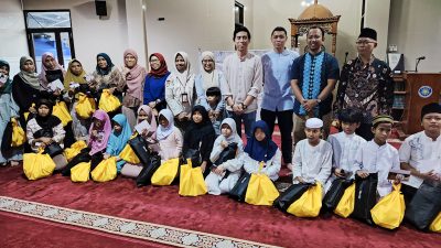 Kajian Muslimah Balai Kota Berbagi 500 Takjil dan Santunan di Masjid As-Sudairi.