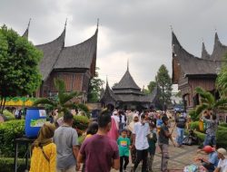 Aparat Kepolisian Perkuat Pengamanan Kawasan Wisata TMII Selama Libur Lebaran 2025