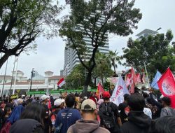 Warga Kebon Sayur Geruduk Balai Kota, Tuntut Penghentian Penggusuran dan Perlindungan Lingkungan