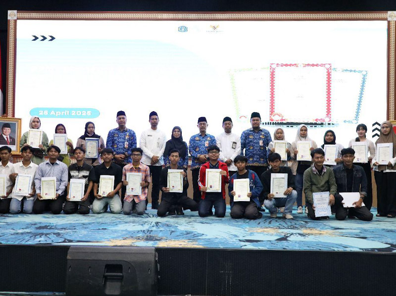 Disdik-Baznas Bazis Serahkan Bantuan Ijazah bagi 117 Siswa