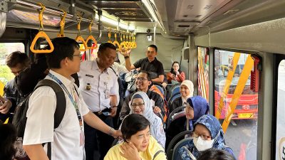 Wali Kota Jaksel Gunakan Transportasi Umum