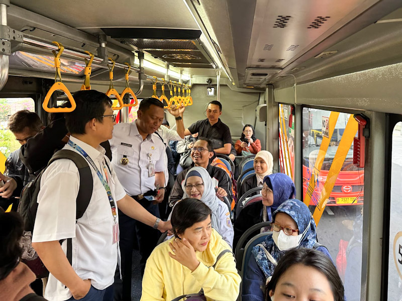 Wali Kota Jaksel Gunakan Transportasi Umum