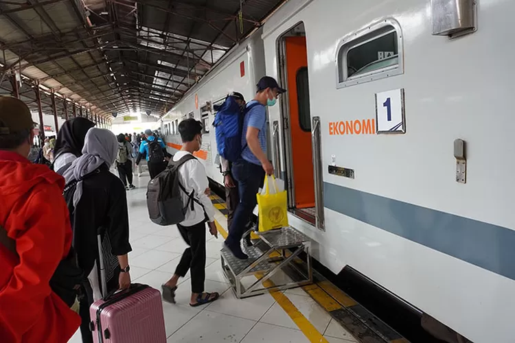 Ilustrasi - penumpang kereta api