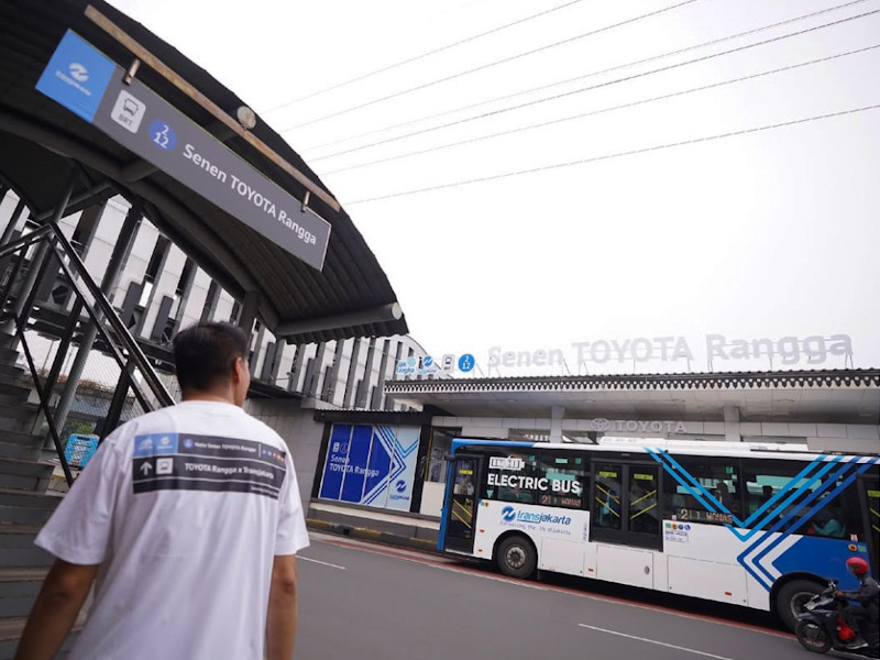 Halte Pasar Senen Resmi Berganti Nama Jadi Halte Senen Toyota Rangga.