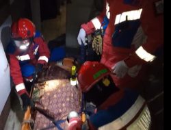 Gulkarmat Jakarta Timur Evakuasi Jenazah dari Lantai Dua Rumah di Kebon Manggis