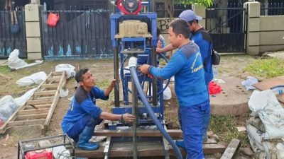 tim Pasukan Biru berhasil menyelesaikan pembangunan satu unit sumur bor dan sumur resapan di Jalan Bukit Tunggul, RT 02/06, Kelurahan Pasar Manggis, Kecamatan Setiabudi.