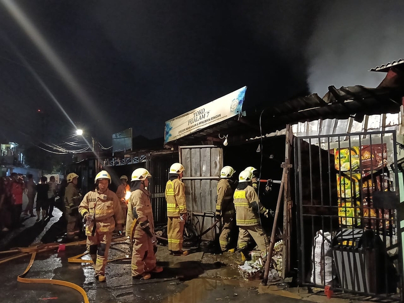 Kebakaran di Jalan Waru Raya Diduga Dipicu Korsleting