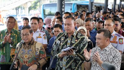 Gubernur DKI Jakarta, Pramono Anung meresmikan layanan Transjabodetabek rute Vida Bekasi-Cawang di Halte Transjakarta Cawang Sentral