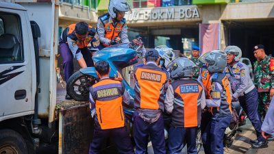 Dishub Jaksel Tertibkan 15 Motor Parkir Liar di Blok M, Pengemudi Ojek Online Masih Langgar Aturan