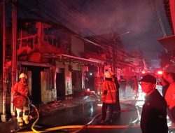 Kebakaran Hanguskan Dua Rumah dan Dua Kios di Cililitan, 75 Personel Dikerahkan