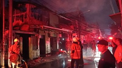 75 Personel Gulkarmat Jaktim Berhasil Padamkan Kebakaran di Cililitan