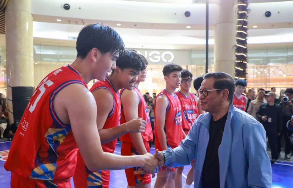 Gubernur DKI Jakarta Pramono Anung, saat menghadiri Development Basket League (DBL) Indonesia Festival di Jakarta