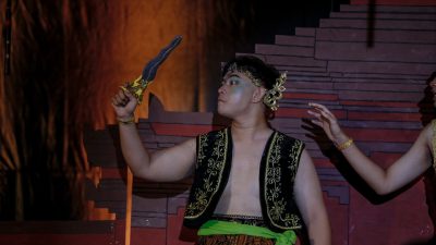 Siswa kelas XI SMAN 4 Bandung menggelar pertunjukan drama tari, Rabu, 30 April 2025.