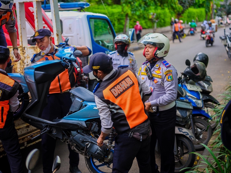 40 Kendaraan Parkir Liar di Jaksel Ditindak
