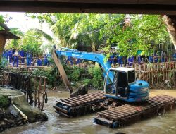 700 Personel Gabungan Dikerahkan Bersihkan Kali Krukut, Cegah Banjir Jakarta Selatan