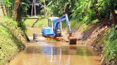 Ilustrasi - Pemkot Jaktim keruk Kali Sunter untuk cegah banjir