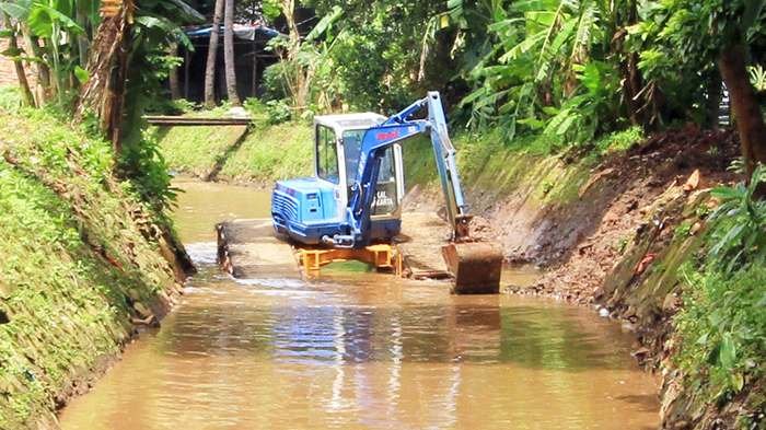 Ilustrasi - Pemkot Jaktim keruk Kali Sunter untuk cegah banjir