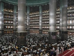 Presiden Prabowo Tunaikan Shalat Idul Adha di Masjid Istiqlal, Serahkan 985 Ekor Sapi Kurban ke Seluruh Indonesia