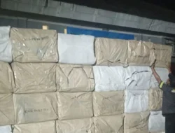 Kemensos Salurkan Bantuan Cepat untuk Warga Terdampak Banjir Rob di Muara Angke