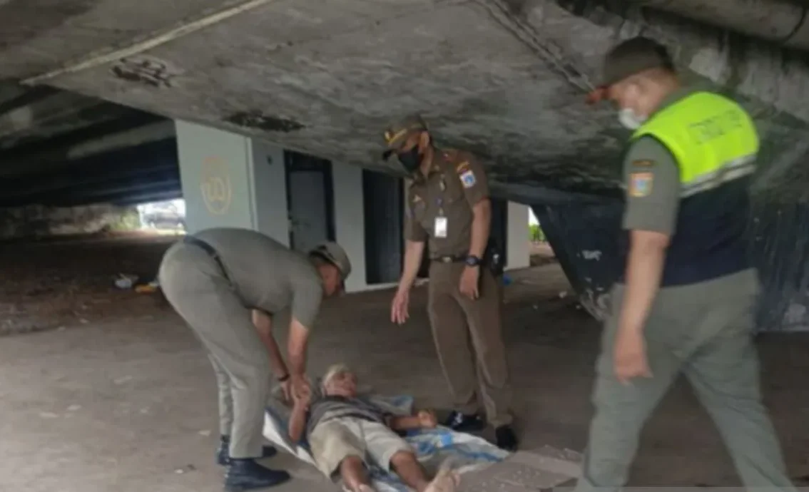 Puluhan PMKS terjaring saat Operasi Bina Tertib Praja 2025 di Jaktim