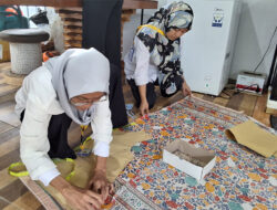 Peserta MTU Tata Busana PPKD Jakarta Selatan Jalani Praktik Memotong Bahan Sesuai Pola