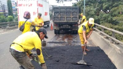 Kerusakan Jalan di Flyover Jembatan Tiga Raya Rampung Diperbaiki