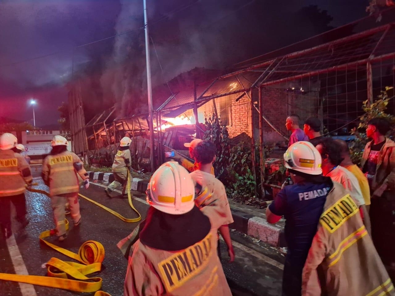 Korsleting Diduga Sebabkan Kebakaran Rumah di Sukapura