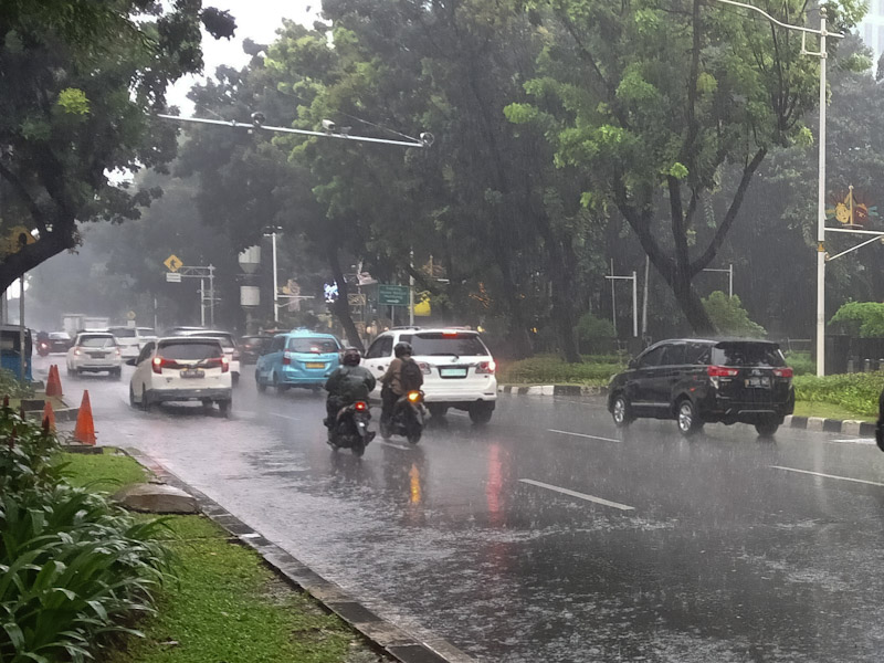 Hujan di beberapa daerah di Jakarta