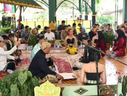 Di Sambut Adat Sunda, Pelantikan IPMK Yogyakarta Disaksikan Bupati